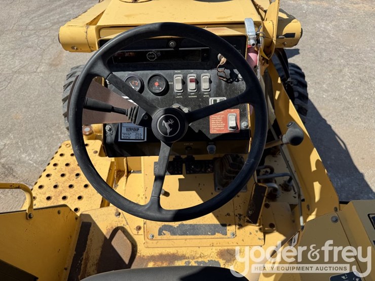 johndeere-210le-image-22