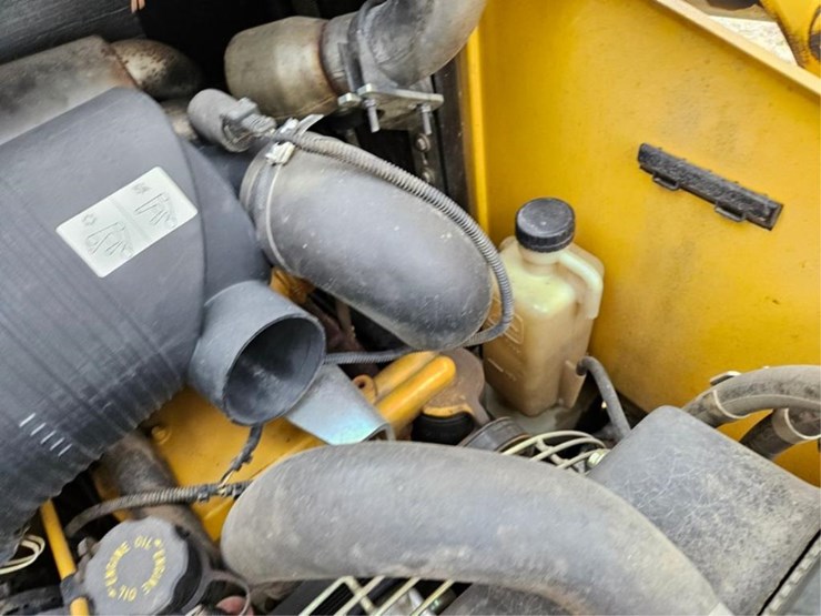 john-deere-325-image-8