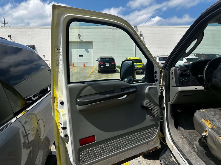 2005-ford-box-truck---blown-engine---will-need-towed---vin-#-1-fdxf46y05eb77980-image-24