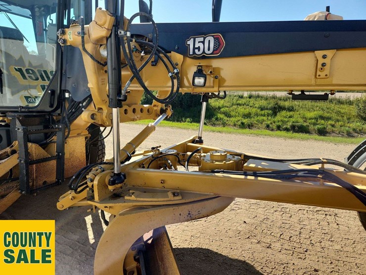 2020-caterpillar-150-awd-image-42