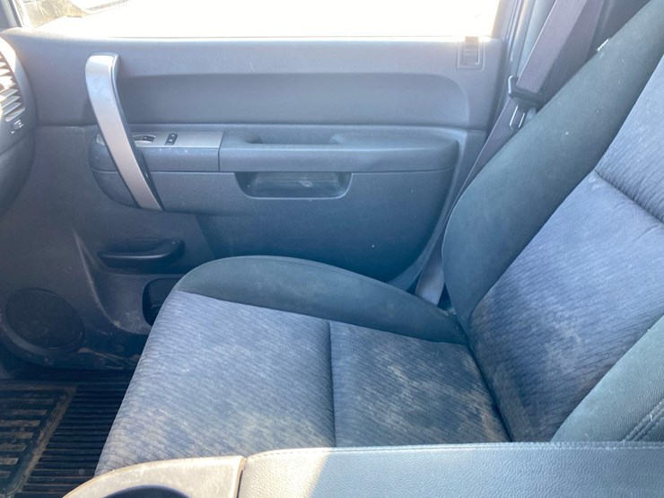 2010-chevy-silverado-image-21