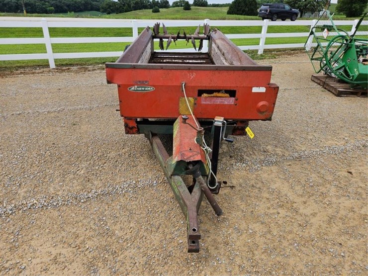 #149-•-new-idea-manure-spreader-image-9