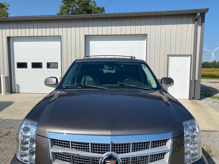 2013-cadillac-escalade-image-8