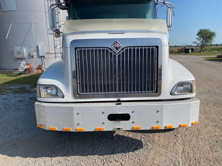 2002-ih-9200i-quad-axle-dump-truck-image-8
