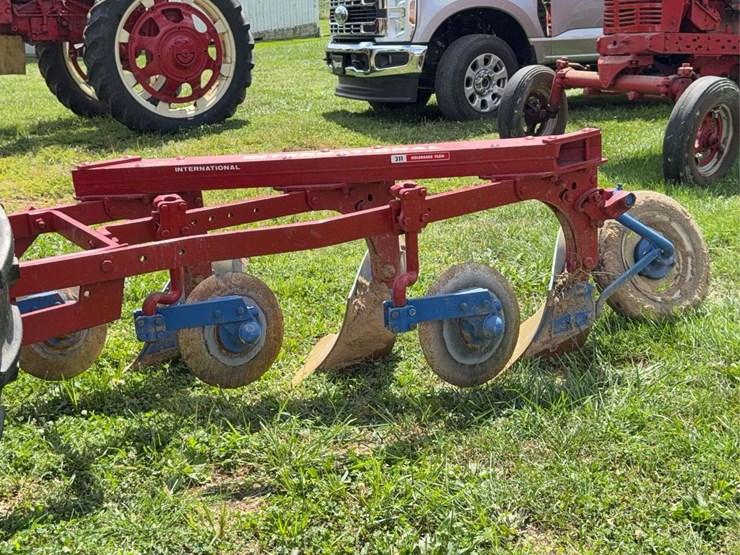 farmall-400-image-8
