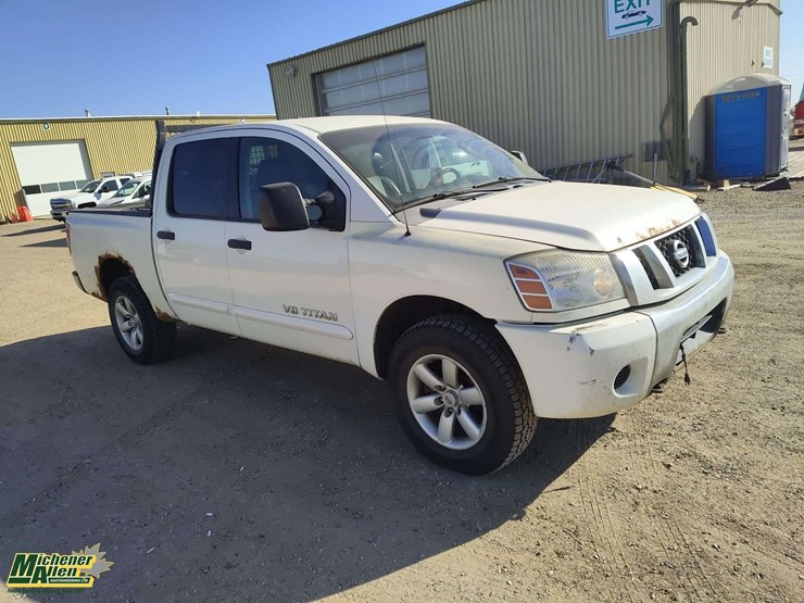 2009-nissan-titan-image-2