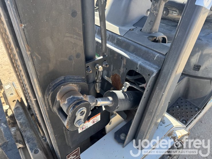 2017-nissan-fhd30t5v-image-11