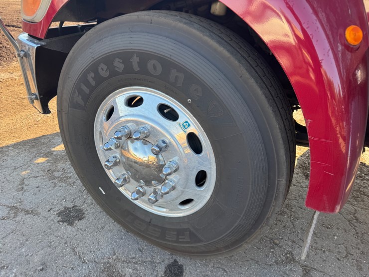 2008-peterbilt-335-image-11
