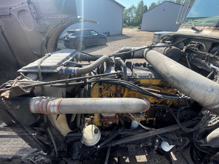 2004-peterbilt-379-image-86