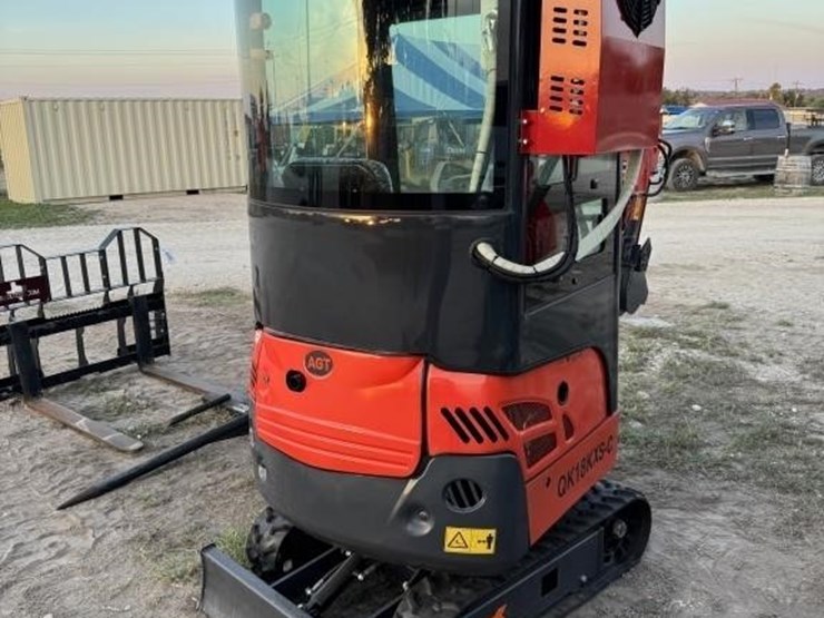 agt,-qk18kxs-c-mini-excavators-with-kubota-diesel-image-7
