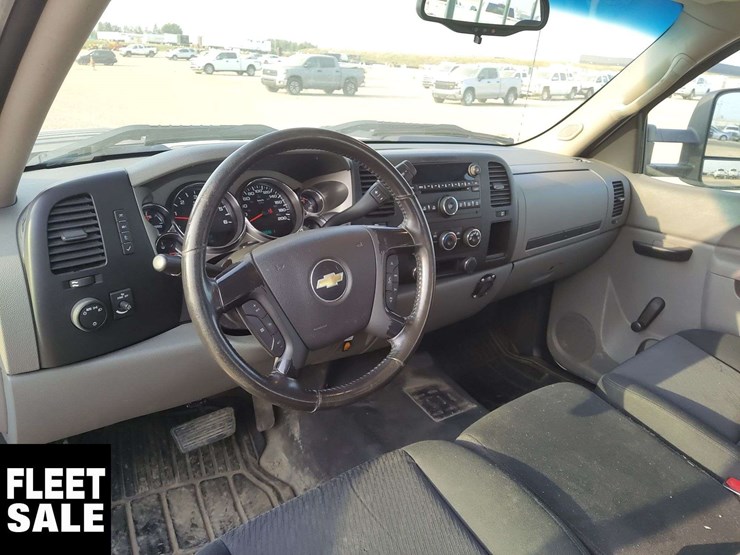 2013-chevrolet-silverado-2500hd-image-13
