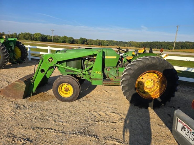 john-deere-2440-image-2
