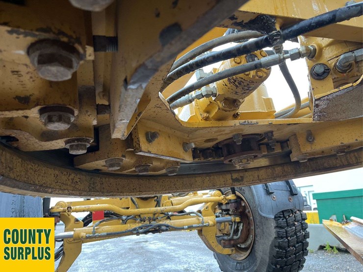 2015-caterpillar-160m-awd-image-16