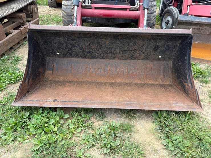 case-international-farmall-120c-4x4-tractor-image-4
