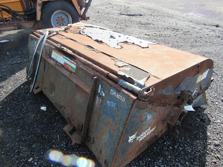 bobcat-skid-steer-sweeper-image-4
