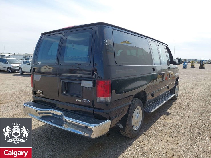 2014-ford-e-series-e-150-super-duty-4x2-3dr-passenger-van-image-4