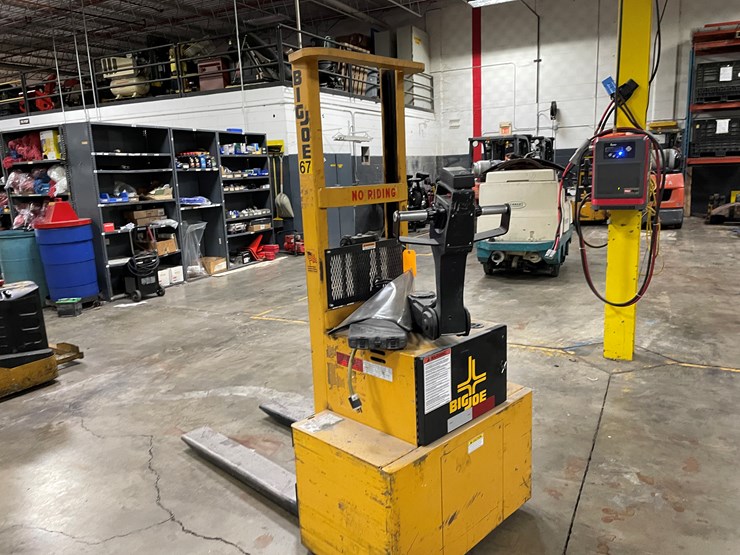 #8015-•-big-joe-electric-walk-behind-forklift-image-4