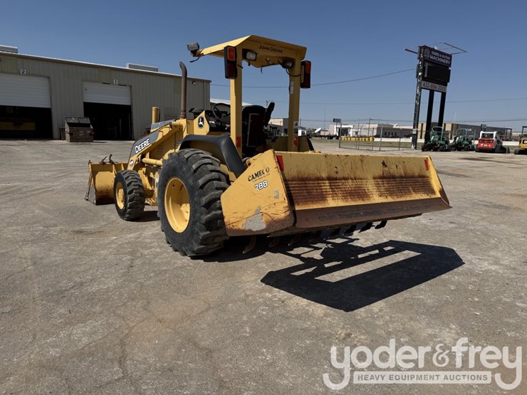 johndeere-210le-image-8