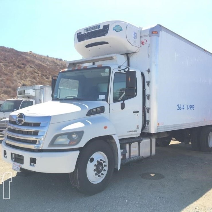 2017 HINO 338