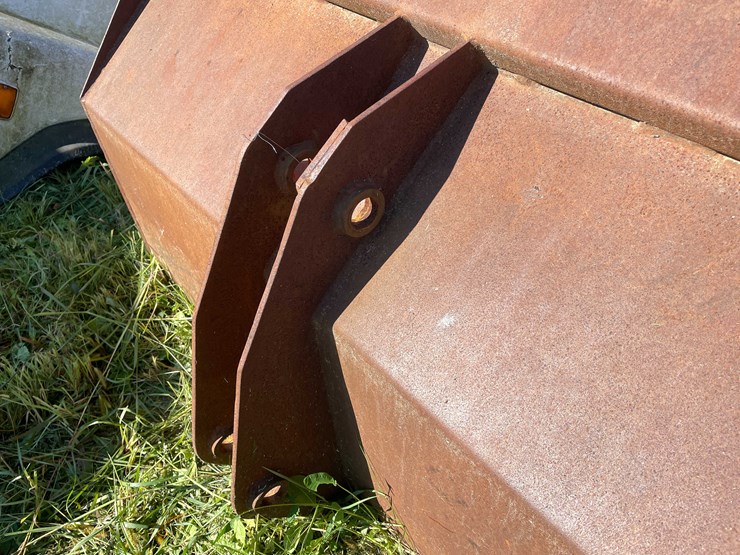 #1148-•-front-loader-bucket-attachment-image-18