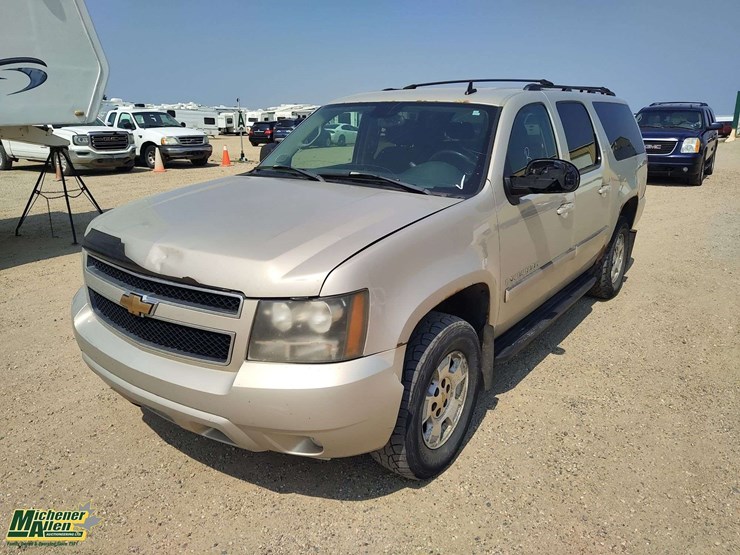 2007-chevrolet-suburban-image-1