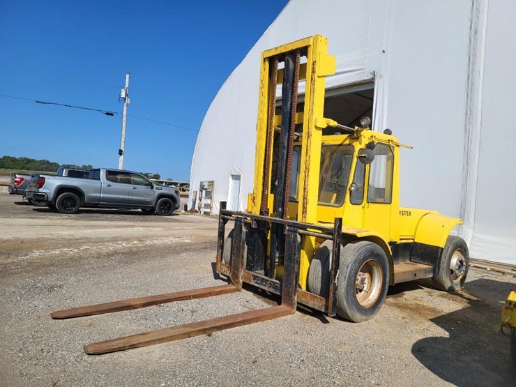 1975-hyster-11-ton-fork-lift-image-1