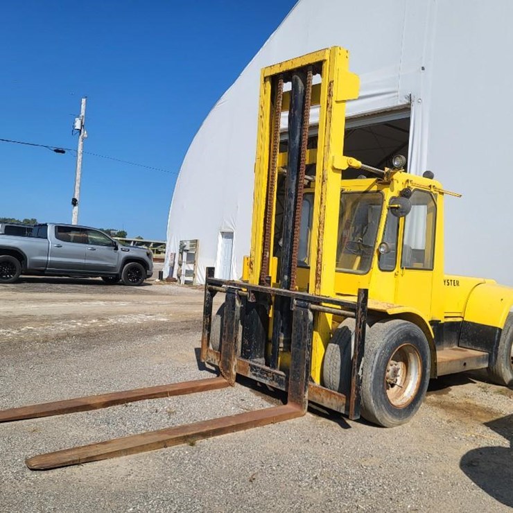 1975 Hyster 11 Ton Fork Lift