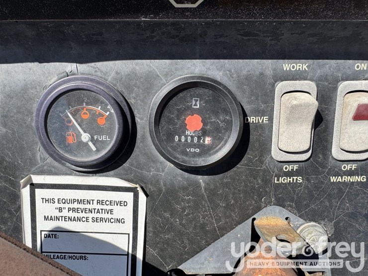 johndeere-210le-image-24
