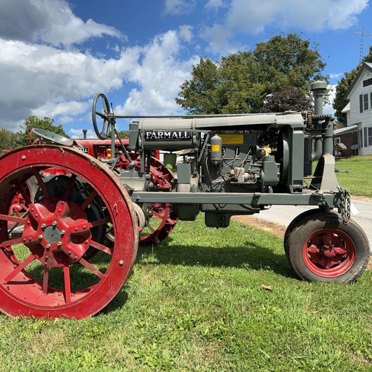 Farmall Regular