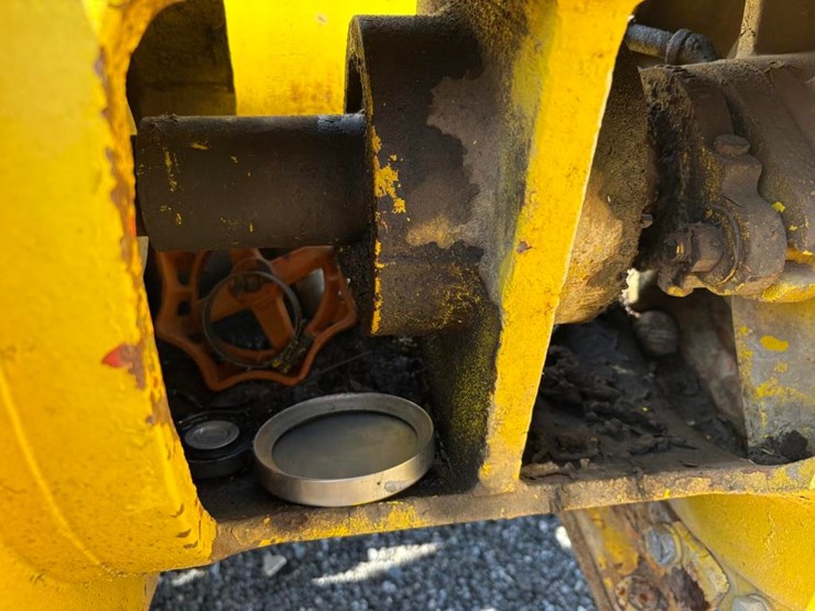vm-sun-6105t-6-cylinder-diesel-engine-image-25