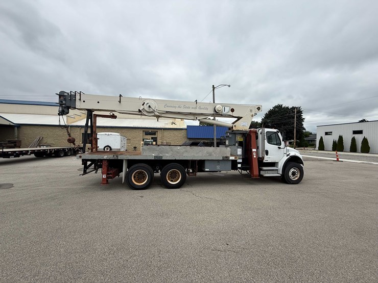 #2500-•-2005-freightliner-boom-truck-(has-wi-title)-(seymour,-wi)-image-7
