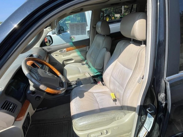 2004-lexus-gx470-suv-image-12