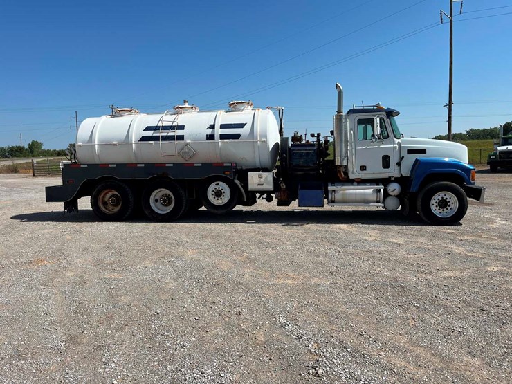 2001-mack-ch613-image-4