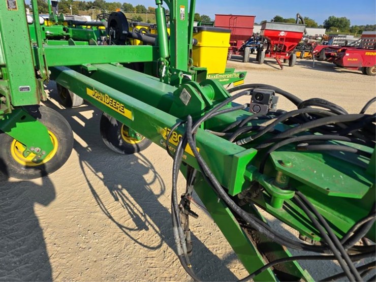 john-deere-1730-image-11