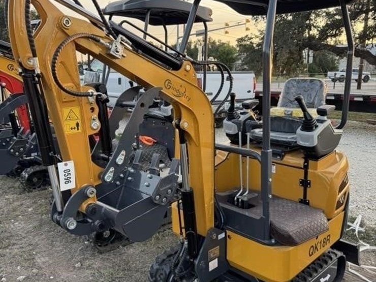 cf-industries,-qk18r-mini-excavator,-gas-engine,-image-1