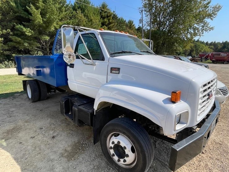 1999-gmc-c6500-truck-w/hoist-image-3