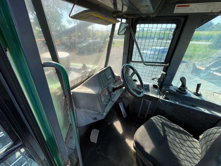 2000-john-deere-660-image-36