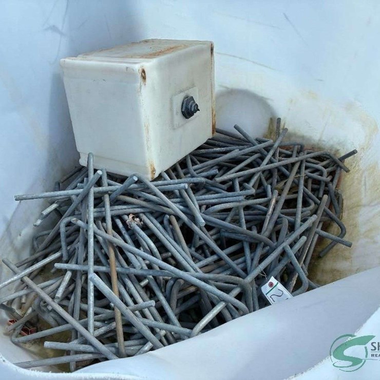 Tote of steel rods