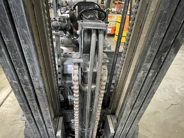 #8019-•-toyota-lp-powered-forklift-image-10