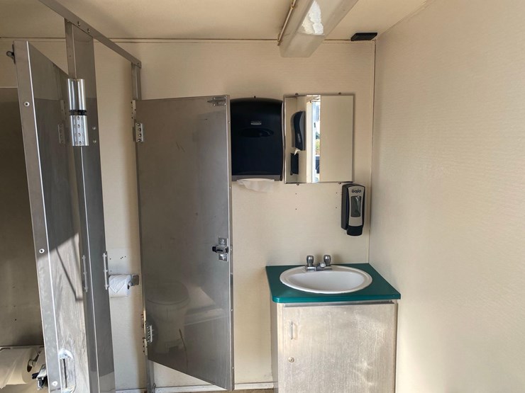 portable-wash-house-trailer-image-8