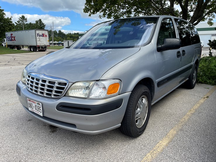 #8008-•-2000-chevy-venture-ls-van-(with-wi-title)-image-1