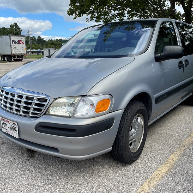 #8008 • 2000 Chevy Venture LS Van (With WI Title)