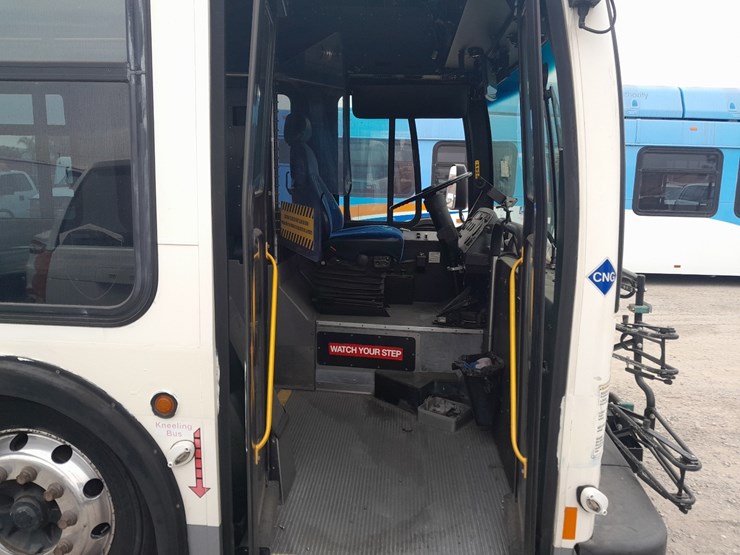 lot#--2007-new-flyer-c40lfr-transit-bus-image-6