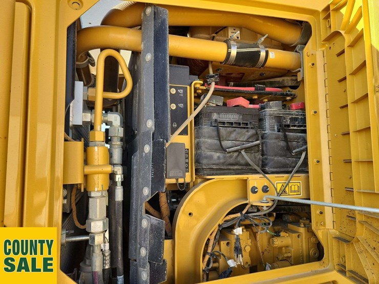 2020-caterpillar-150-awd-image-31