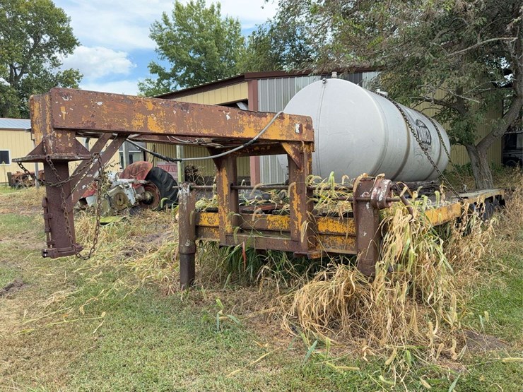 gooseneck-trailer-with-tank-image-5