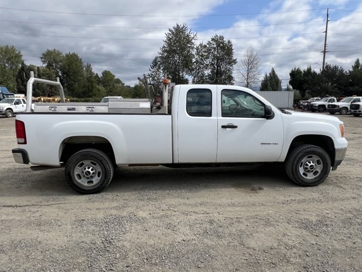 2011-gmc-sierra-2500-image-3