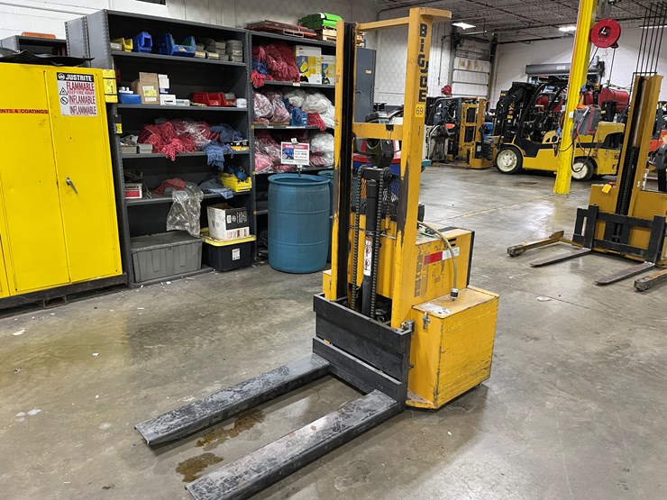 #8011-•-big-joe-electric-walk-behind-forklift-image-1