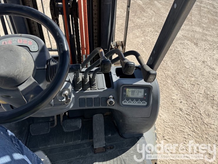 2017-nissan-fhd30t5v-image-23