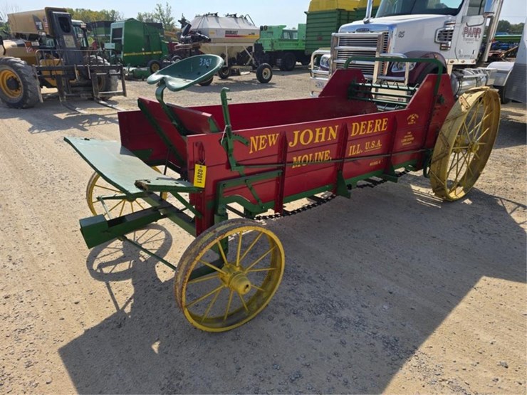 2011-john-deere-g-image-1
