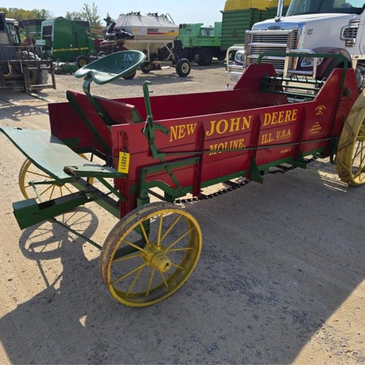 2011 JOHN DEERE G